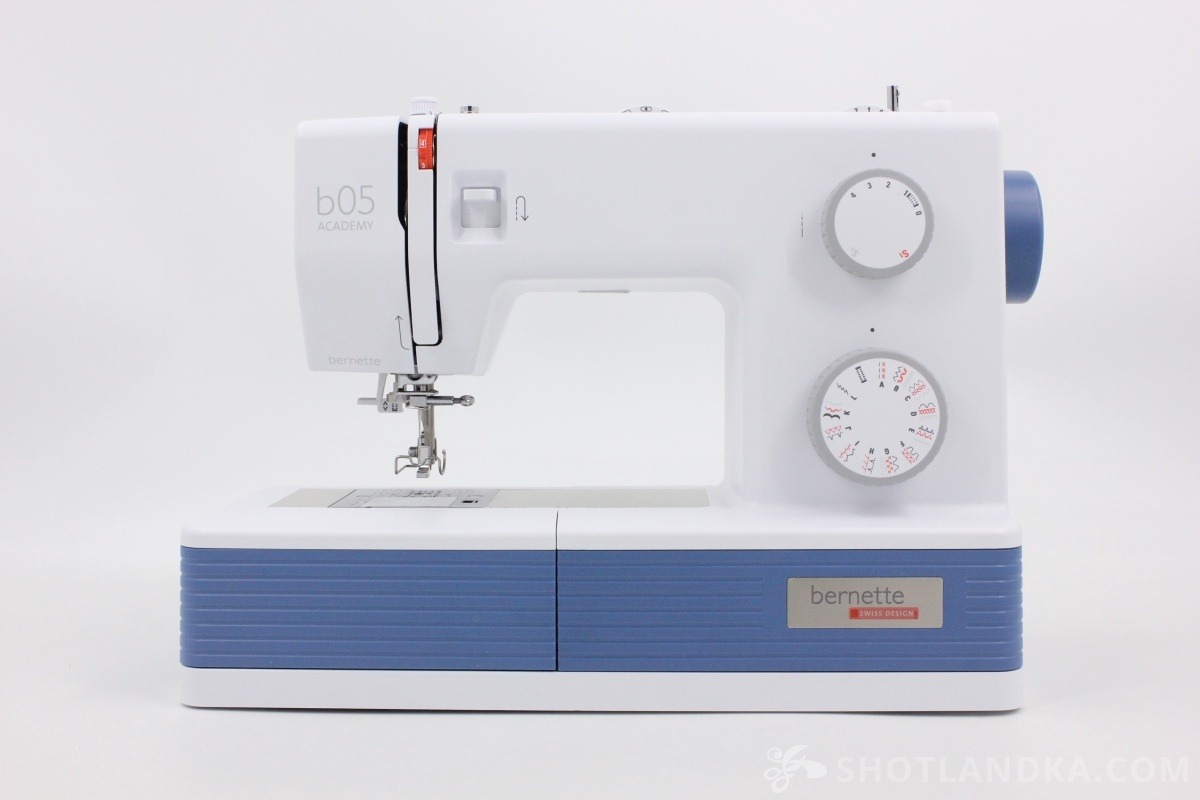 Швейная машина Bernina Bernette 05 ACADEMY — купить по цене 40900.00 Р |  Магазин Шотландка. Ткани. Швейные машины в Барнауле