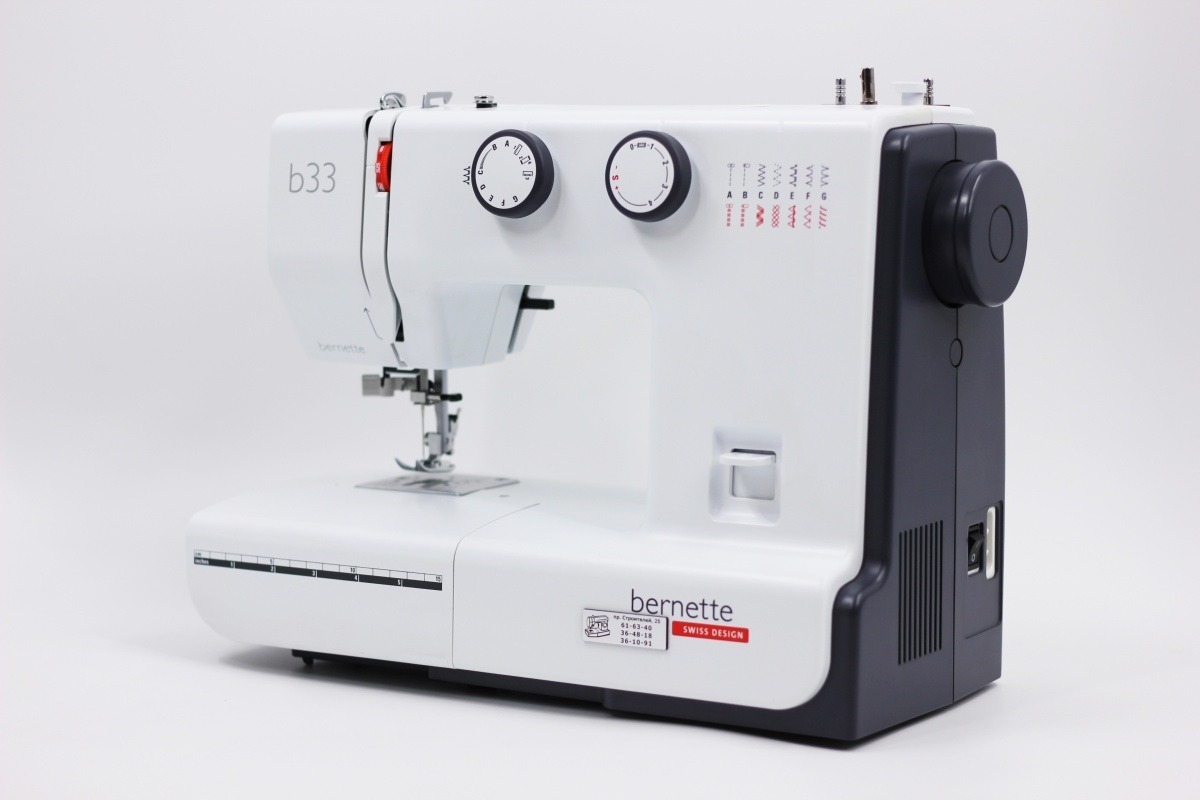 Швейная машина Bernina Bernette b33 — купить по цене 25900.00 Р | Магазин  Шотландка. Ткани. Швейные машины в Барнауле