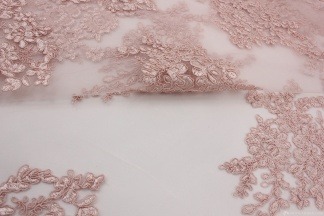 Кружевное полотно вышивка на сетке розовый